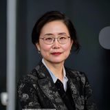 打光屁股用户体验总监张诗雨的专业形象照，展现资深UX设计师的细腻与创造力
